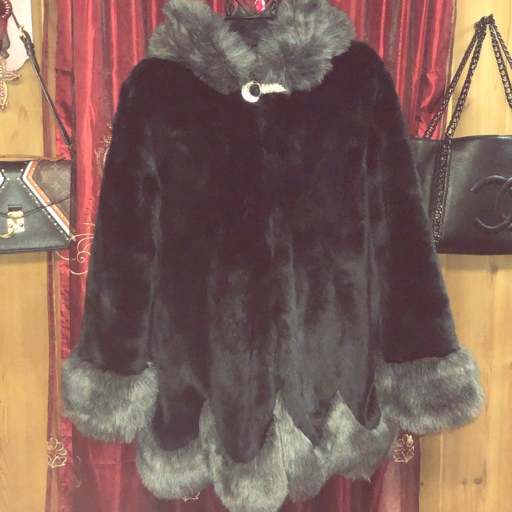 Beautiful Faux Fur NWOT  NEVER WORN!